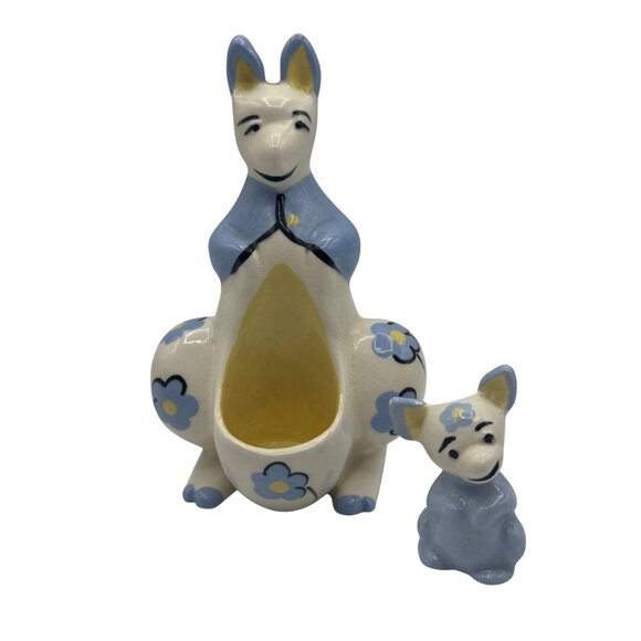 Vintage Ceramic Kangaroo With Joey Salt and Pepper Shaker Set - Picture 5 of 9